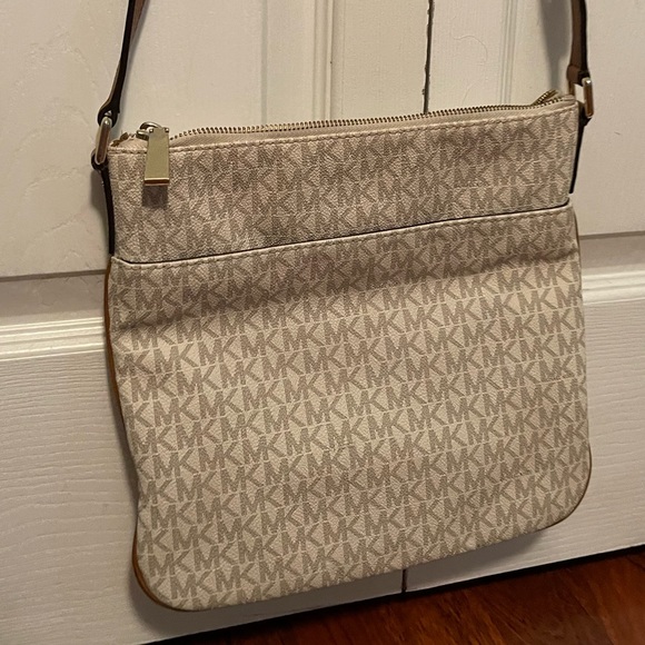 Michael Kors Purse - Picture 4 of 4